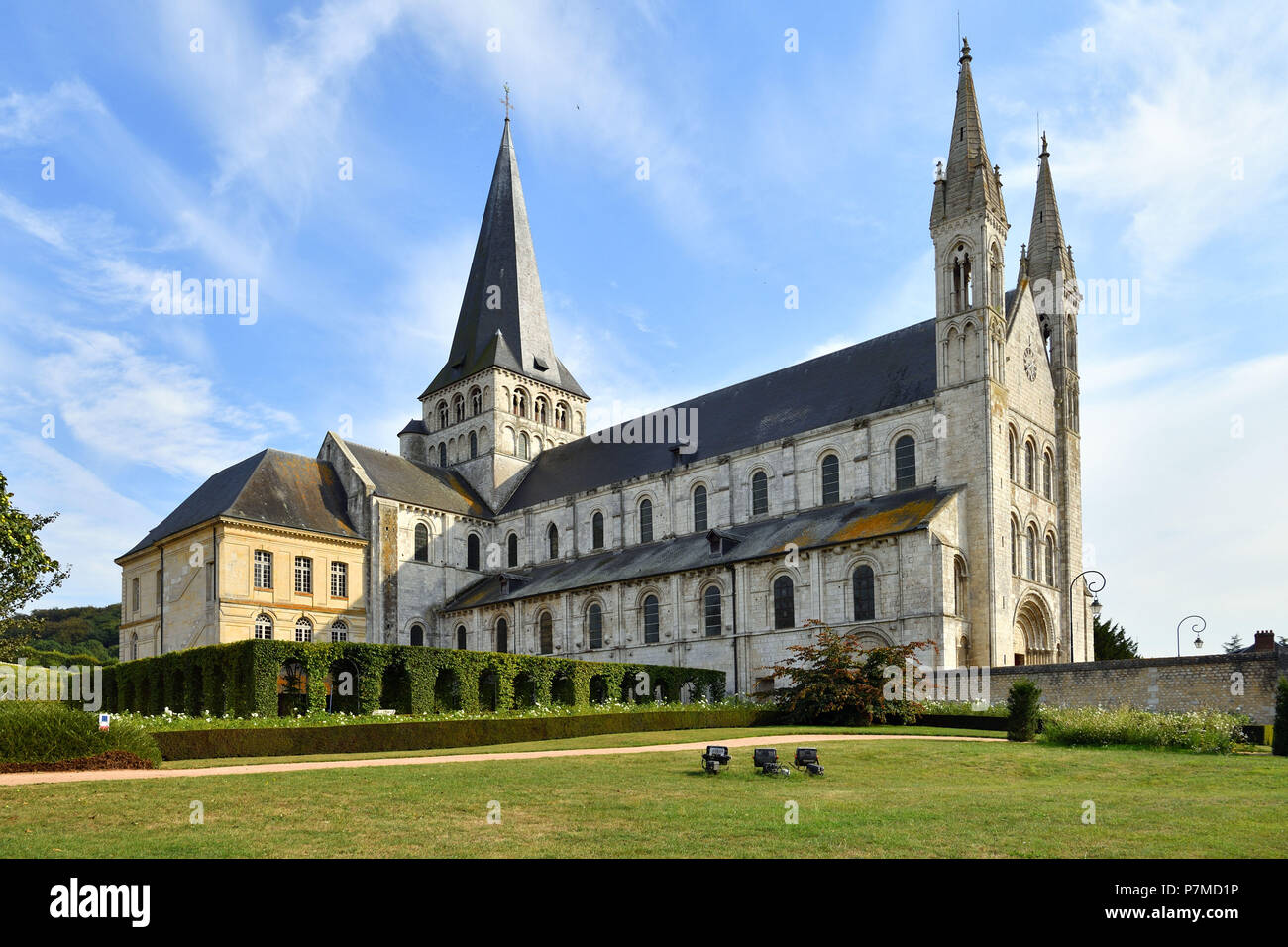 France, Seine Maritime, Saint Martin de Boscherville, Saint-Georges de Boscherville abbaye du 12e siècle et les jardins Banque D'Images