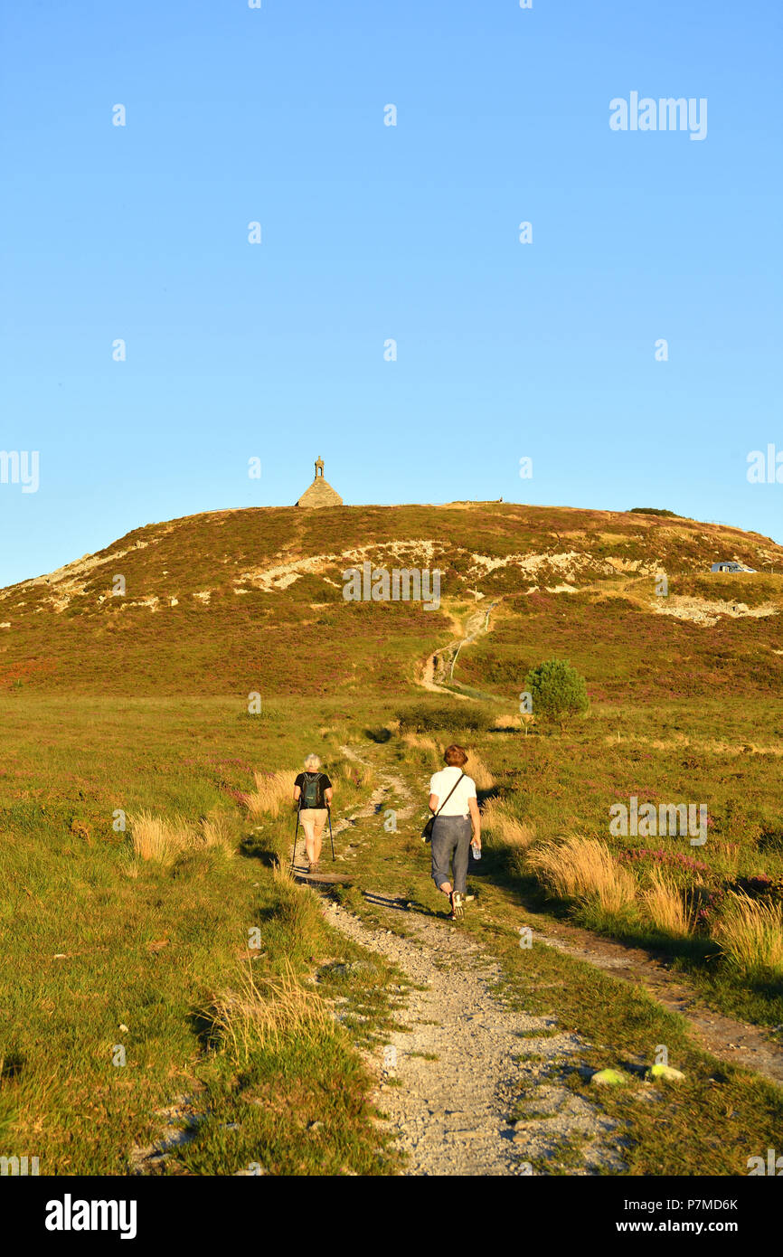 La France, Finistère, Parc Naturel Régional d'Armorique (Parc Naturel Régional d'Armorique), Saint Rivoal Directrice, Monts d'Arrée, la randonnée vers le Mont Saint Michel de Brasparts, la chapelle Saint Michel Banque D'Images