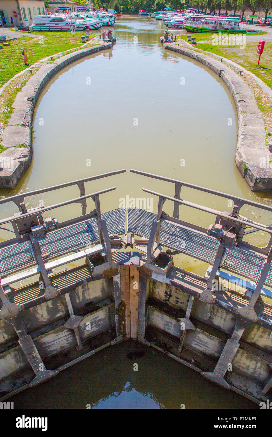 Une écluse sur le Canal du Midi à Carcassonne France Banque D'Images