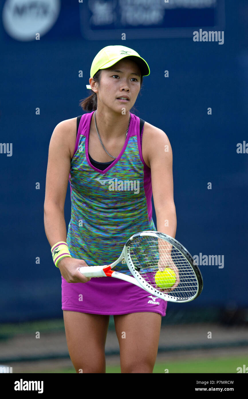 Danielle Lao, joueuse de tennis professionnelle, se préparer à servir. Banque D'Images