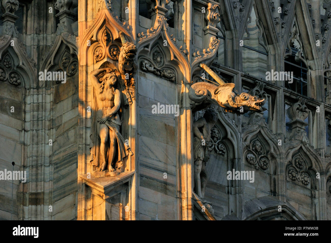 L'Italie, Lombardie, Milan, Piazza del Duomo, la cathédrale de la Nativité de la Sainte Vierge (Duomo), construit entre le 14ème siècle et le 19ème siècle est la troisième plus grande église dans le monde Banque D'Images