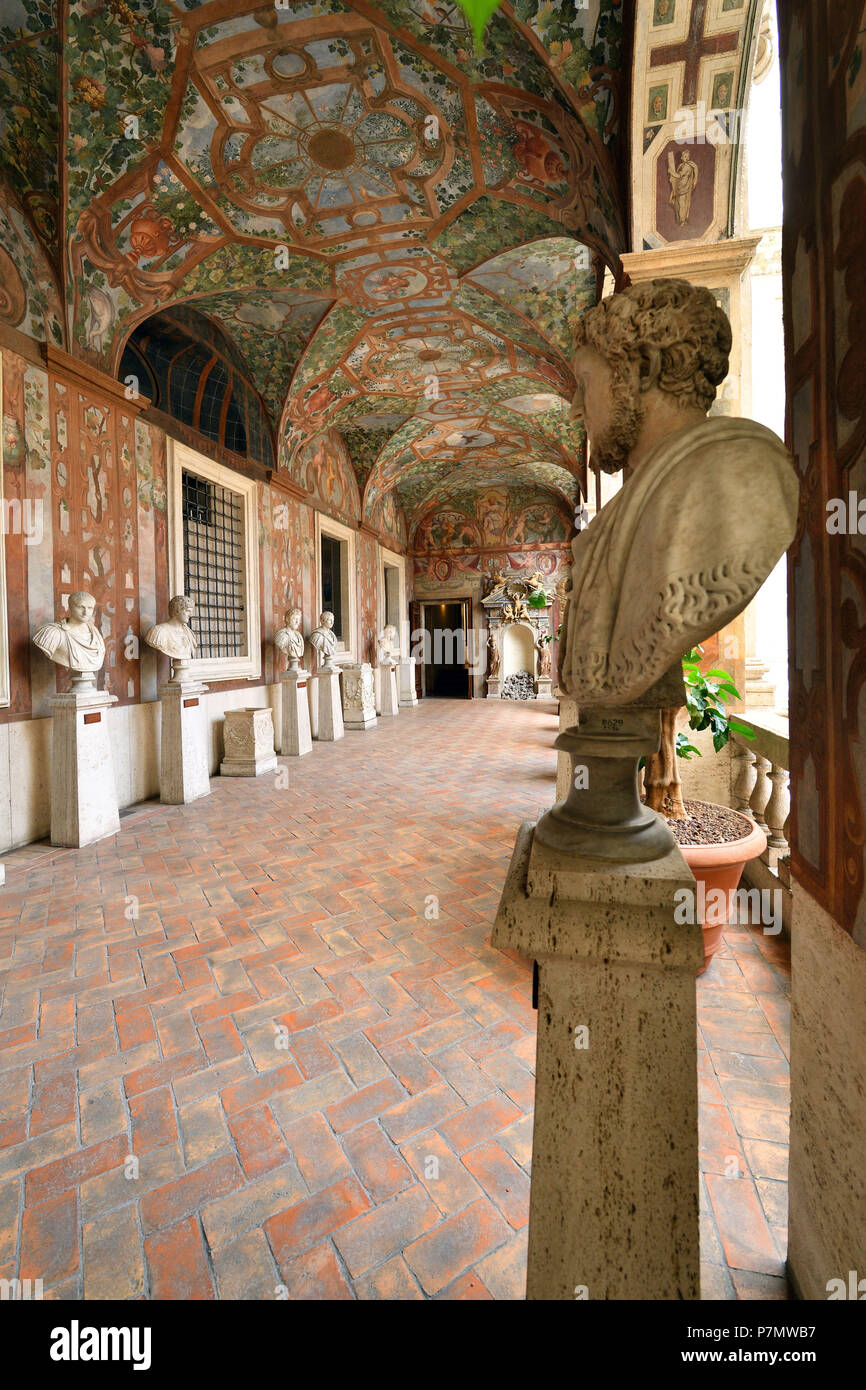 L'Italie, Lazio, Rome, centre historique classé au Patrimoine Mondial par l'UNESCO, la Piazza Navona, le Palazzo Altemps (Musée National Romain), Loggia des Empereurs Banque D'Images