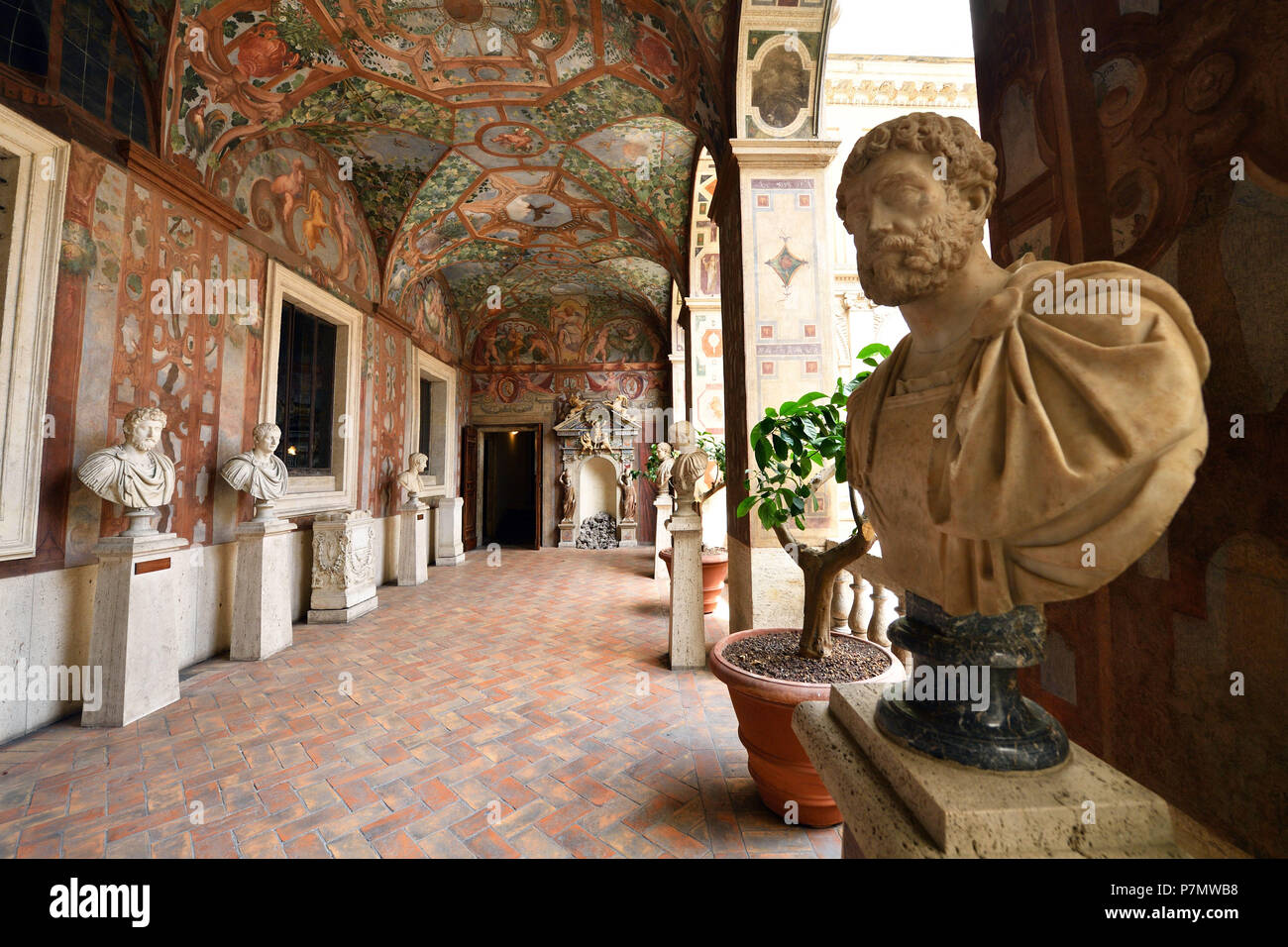 L'Italie, Lazio, Rome, centre historique classé au Patrimoine Mondial par l'UNESCO, la Piazza Navona, le Palazzo Altemps (Musée National Romain), Loggia des Empereurs Banque D'Images