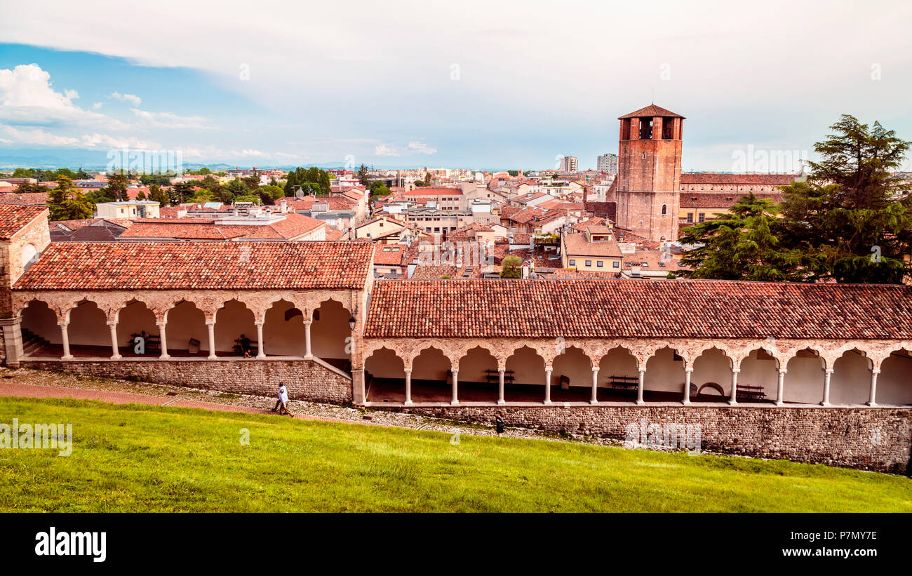 La belle ville d'Udine dans un après-midi de printemps, la province d'Udine, Frioul-Vénétie Julienne, Italie, Banque D'Images