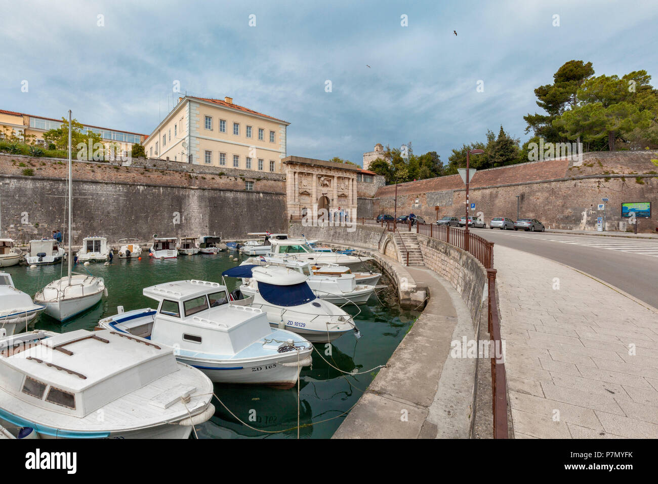 La Porte continentale, Kopnena vrata, avec le lion ailé de Venise sur porte d'entrée de la ville de Zadar, Dalmatie, Croatie Banque D'Images