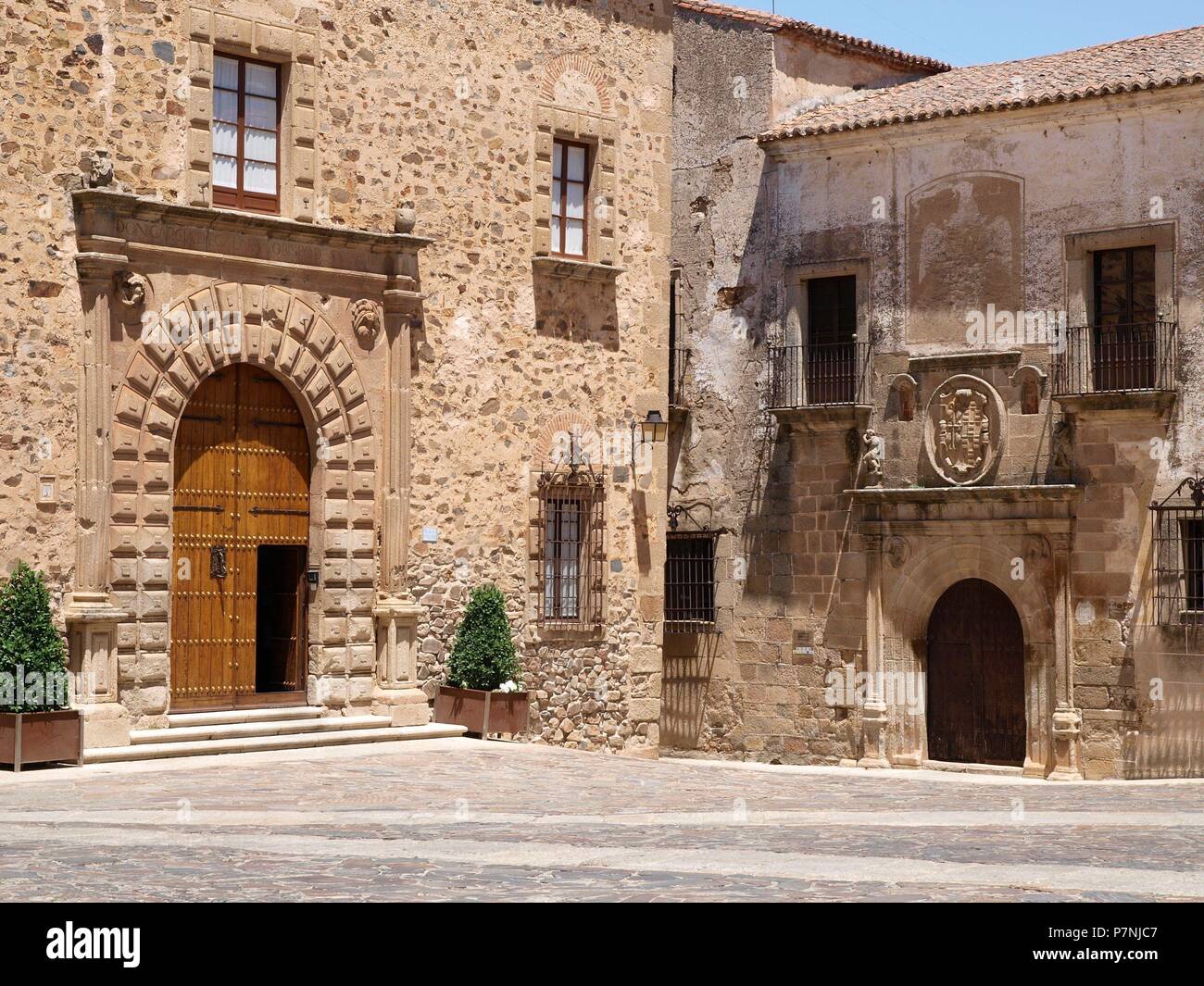 PLAZA DE SANTA MARIA, CON EL PALACIO DE HERNANDO DE OVANDO Y EL PALACIO EPISCOPAL. Banque D'Images