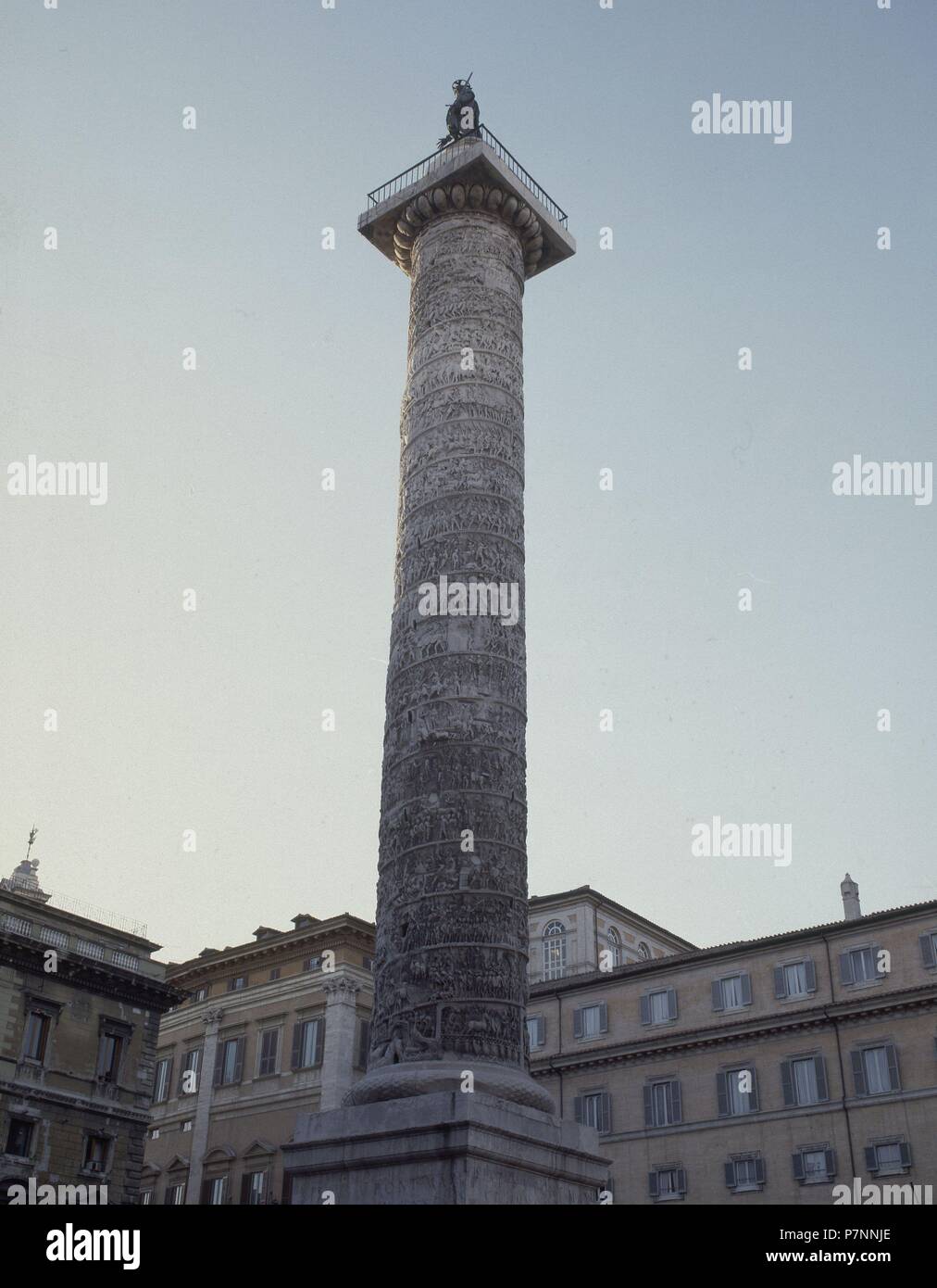 COLUMNA DE MARCO AURELIO-CON LA ESTATUA DE S PABLO EN LO ALTO-29,60 M ALTO. Lieu : extérieur, ITALIA. Banque D'Images