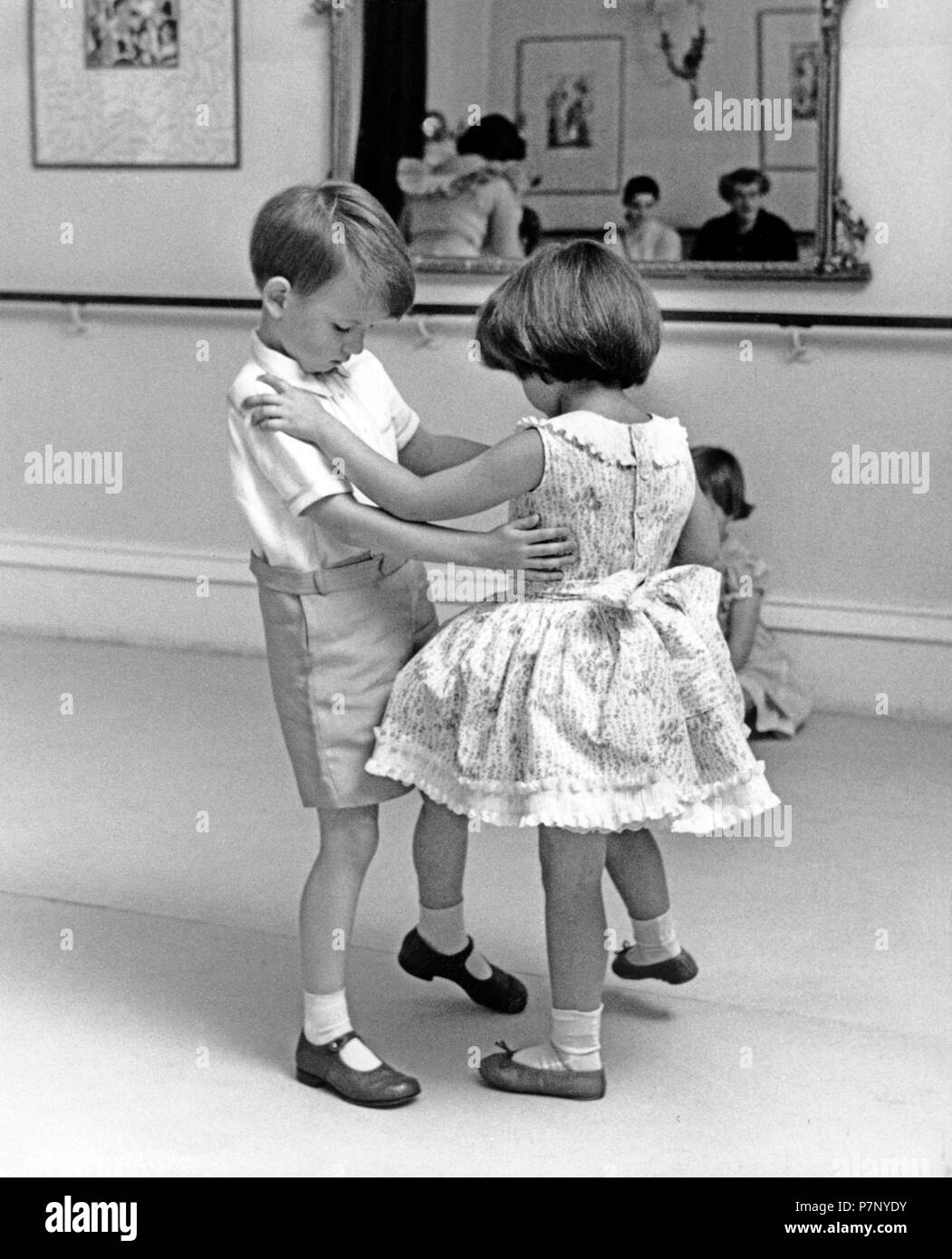 Deux enfants de la danse, fille et garçon, en Angleterre, Grande-Bretagne Banque D'Images