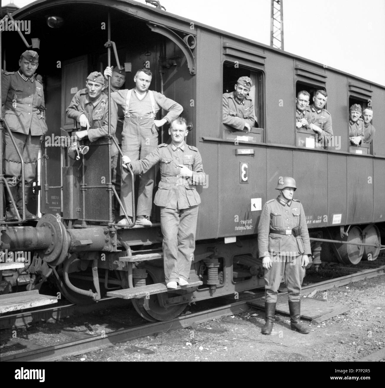 Env. 1939,1941, la formation des soldats de la Wehrmacht Wehrmacht, posant sur un train, Ulm, Allemagne Banque D'Images