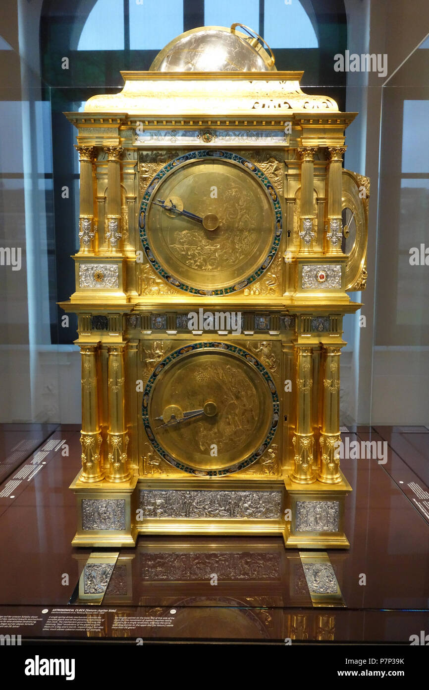 Anglais : horloge astronomique par Eberhard Baldewein, 1563-1568. La pièce dans le Mathematisch-Physikalischer Salon (Palais Zwinger), Dresden, Allemagne. Cette oeuvre est assez vieux pour qu'il soit dans le . La photographie était permise dans le musée sans restriction. Deutsch : Planetenlaufuhr Baldewein von Ebert (1568) im Mathematisch-Physikalischen (Salon) Zwinger à Dresde : Seite 4 Jupiter - Saturne und . 8 décembre 2013, 07:32:06 28 horloge astronomique (Saturn-Jupiter Baldewein côté), Eberhard et al, Marburg-Kassel, 1563-1568 - Mathematisch-Physikalischer Salon, Dresden - DSC08051 01 Banque D'Images