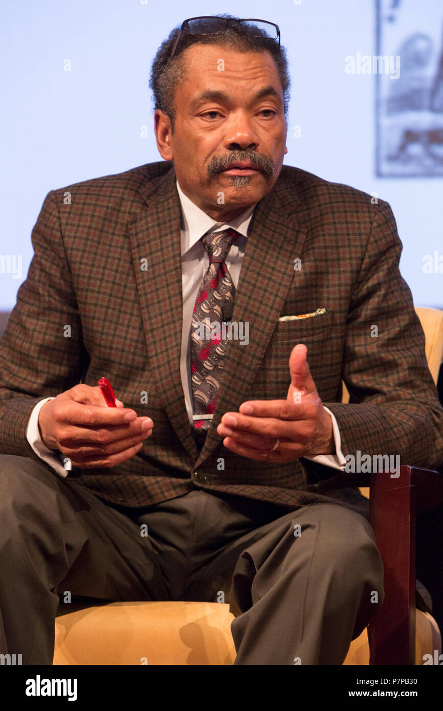 3W1A5612 (27248174525). Maurice Jackson, professeur d'histoire, Université de Georgetown, parle au cours d'un débat intitulé 'African American Life à Washington, DC, avant l'émancipation, l' aux Archives Nationales à Washington, DC, le 13 avril 2016. Banque D'Images