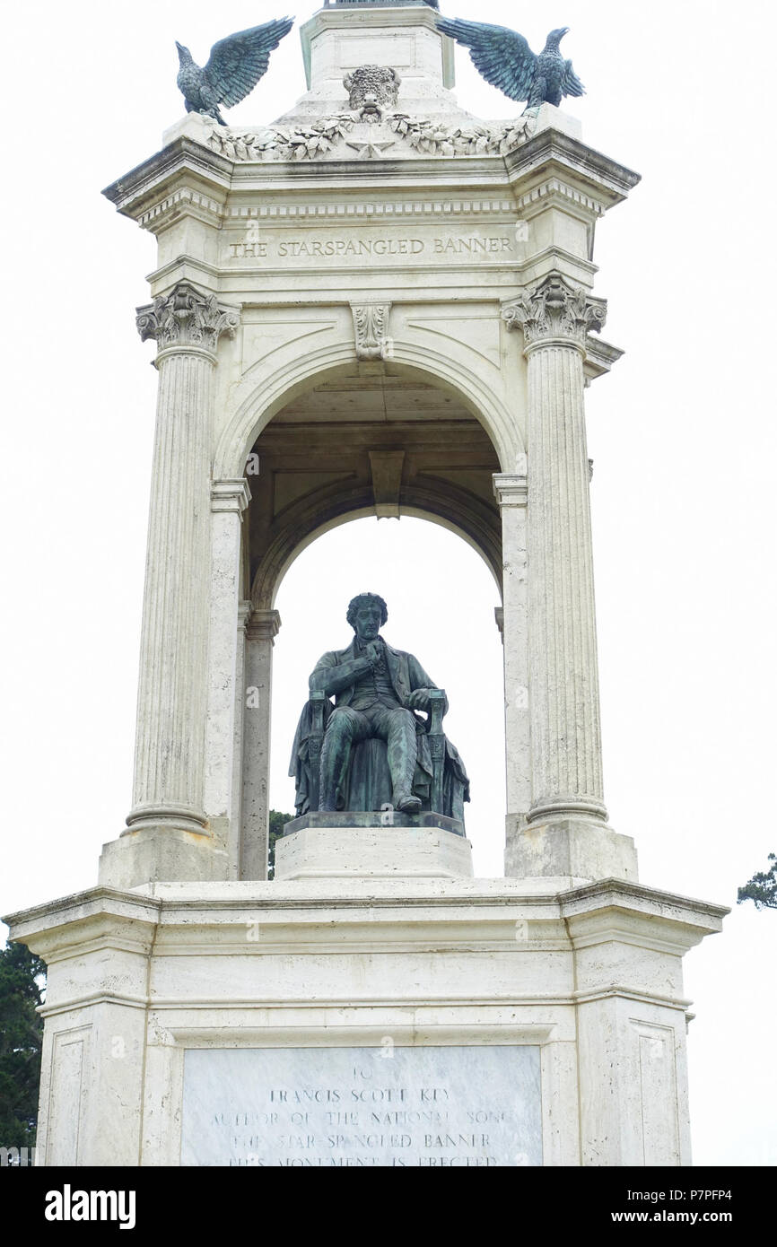 Anglais : Star Spangled Banner Monument - Le Golden Gate Park, San Francisco, Californie, USA. Mémorial à Francis Scott Key, conçu par William Wetmore Story, dévoilé en 1888. Cette oeuvre est dans le car l'artiste est mort il y a plus de 70 ans. 24 mai 2015, 17:53:34 354 Star Spangled Banner Monument, vue 3 - Golden Gate Park, San Francisco, CA - DSC05288 Banque D'Images