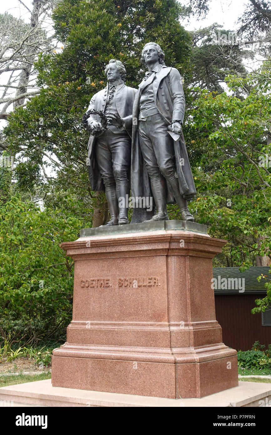 Anglais : Goethe-Schiller Monument - Golden Gate, San Francisco, Californie, USA. Une copie de l'original à Weimar, Allemagne, par Ernst Friedrich Rietschel (1804-1861). Cette oeuvre est dans le car l'artiste est mort il y a plus de 70 ans. 24 mai 2015, 18:04:15 Monument Goethe-Schiller 174 - Golden Gate, San Francisco, CA - DSC05352 Banque D'Images