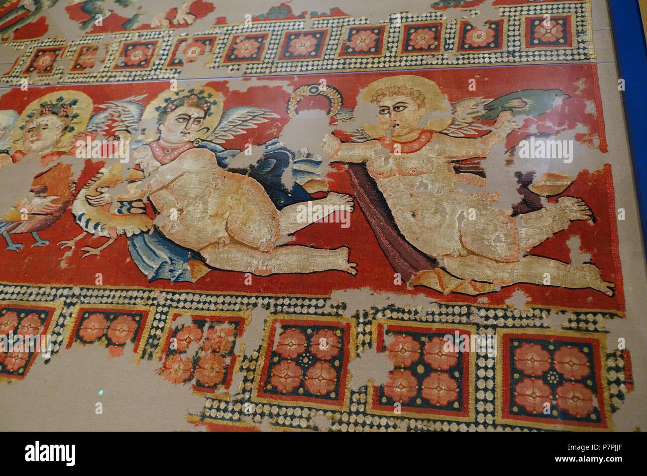 Anglais : Exposition dans le Textile Museum, George Washington University, Washington, DC, USA. La photographie était permise dans le musée sans restriction. Ce travail est assez vieux pour qu'il soit dans le . 26 mars 2015, 16:01:48 pendaison ou 185 rideau, Empire romain, l'Égypte, ou la Turquie, 4e à 5e siècle AD, laine, lin, vue 6 - Textile Museum, Université George Washington - DSC09847 Banque D'Images