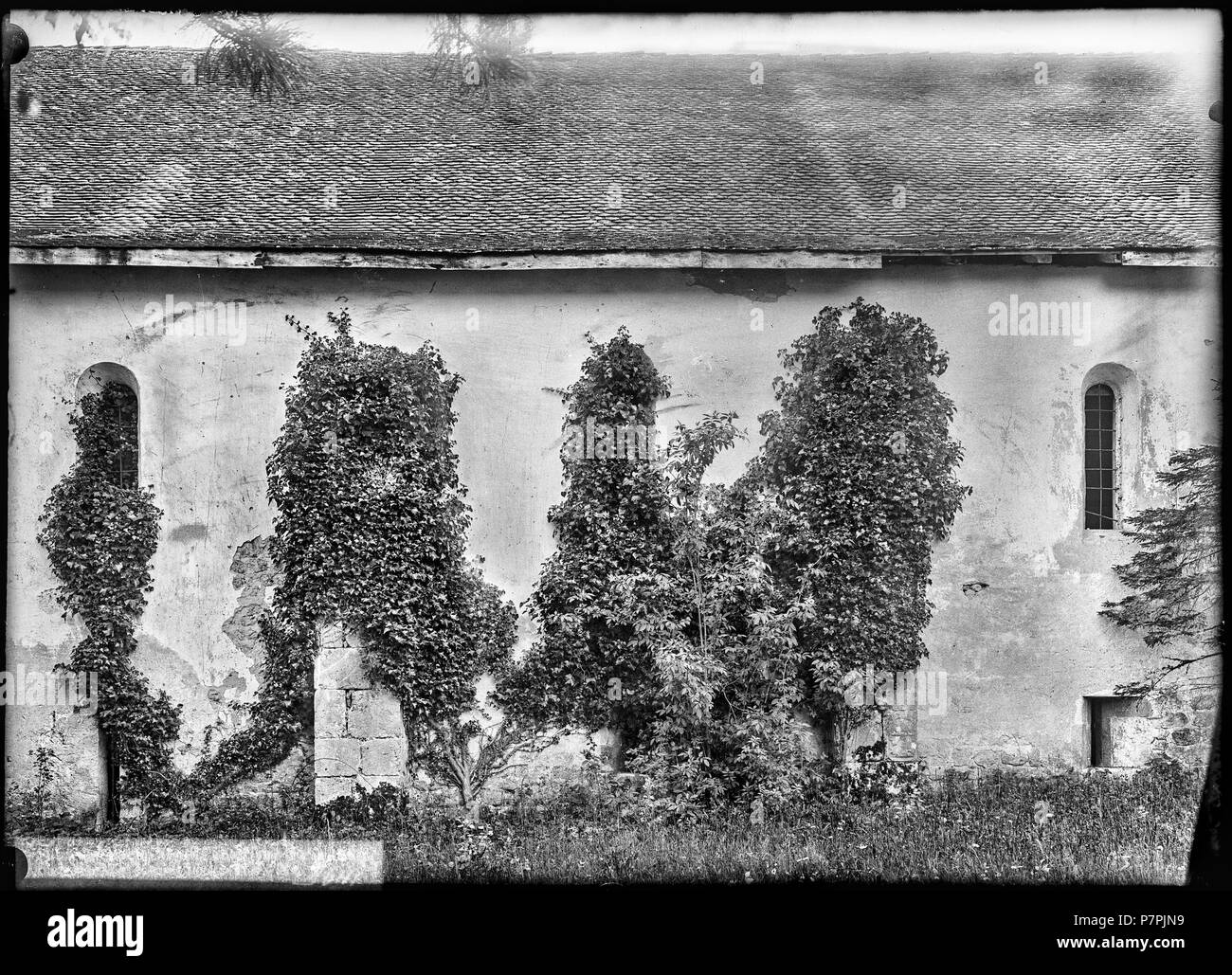 69 CH-NB - Divonne-les-Bains, ancienne Abbaye de Bonmont, façade, vue partielle - Collection Max van Berchem - EAD-7228 Banque D'Images