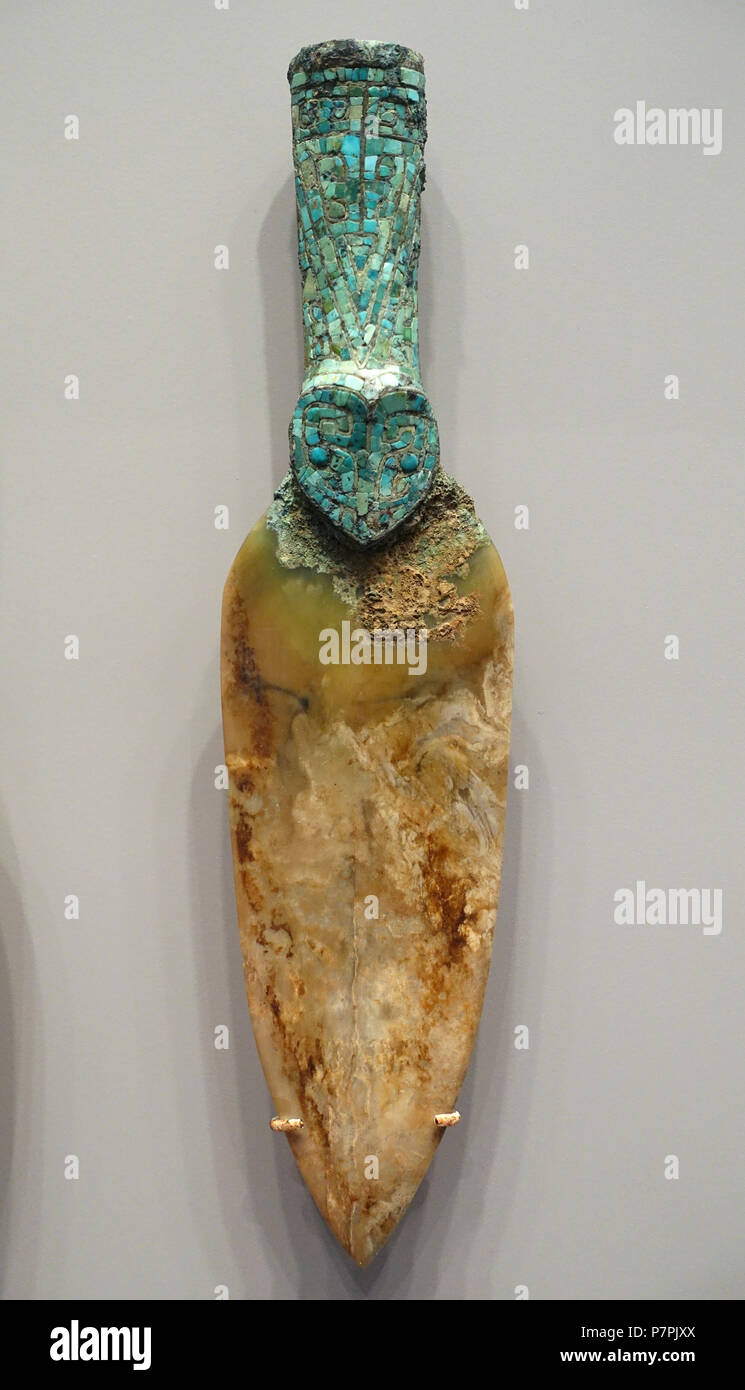 Français : pièce à l'Arthur M. Sackler Museum, Harvard University, Cambridge, Massachusetts, USA. Cette oeuvre est dans le car l'artiste est mort il y a plus de 70 ans. 11 avril 2015, 10:52:25 351 lance, Chine, Dynastie Shang, 12ème-11ème siècle avant J.-C., la néphrite, lame douille en bronze incrusté de turquoise - Arthur M. Sackler Museum, Harvard University - DSC00817 Banque D'Images
