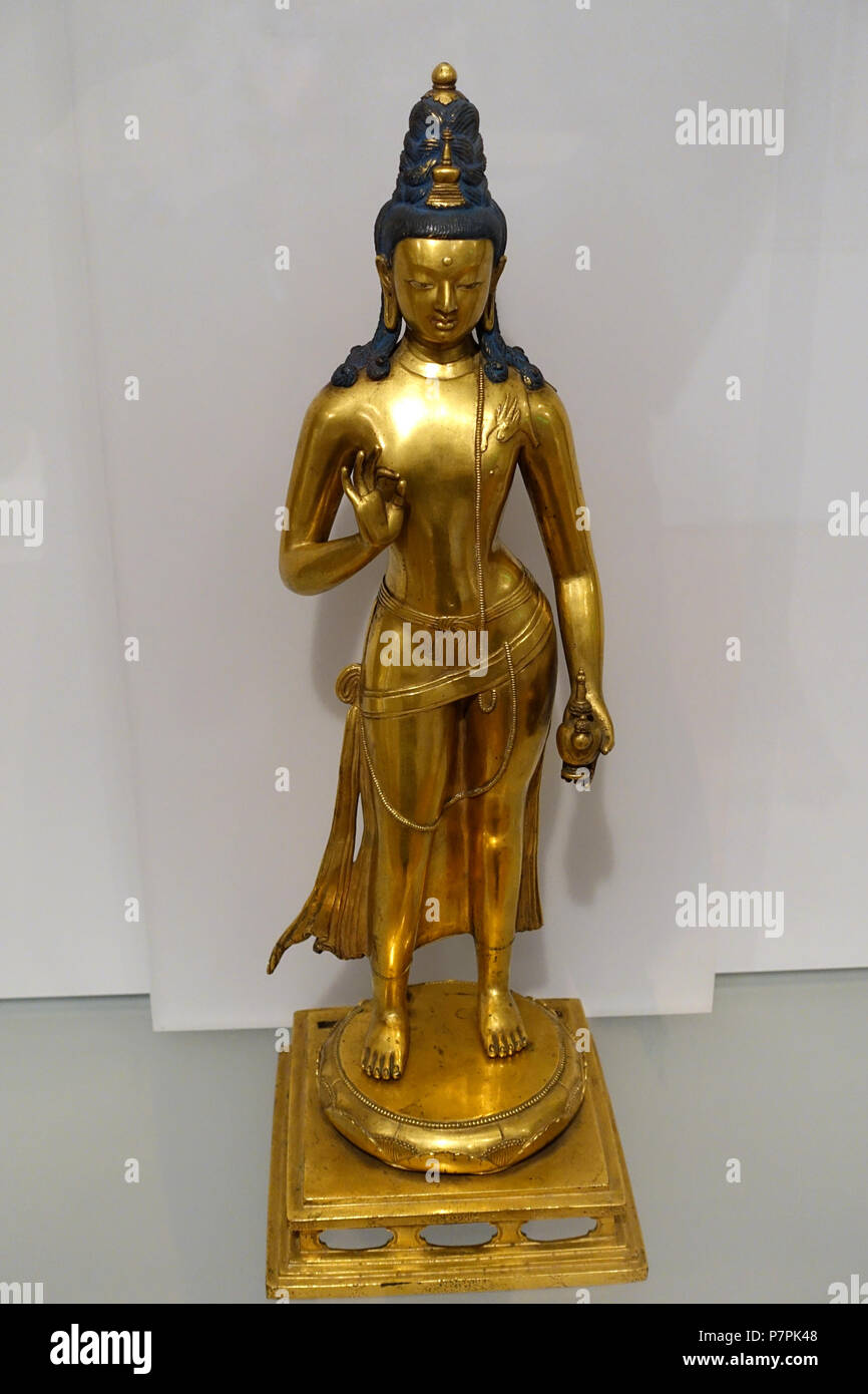 Français : pièce à l'Arthur M. Sackler Museum, Harvard University, Cambridge, Massachusetts, USA. Cette oeuvre est dans le car l'artiste est mort il y a plus de 70 ans. 11 avril 2015, 11:46:24 Permanent 353 Bodhisattva Maitreya, attribuée à Zanabazar, Mongolie, AD 1650-1700, bronze doré, pigments - Arthur M. Sackler Museum, Harvard University - DSC01150 Banque D'Images