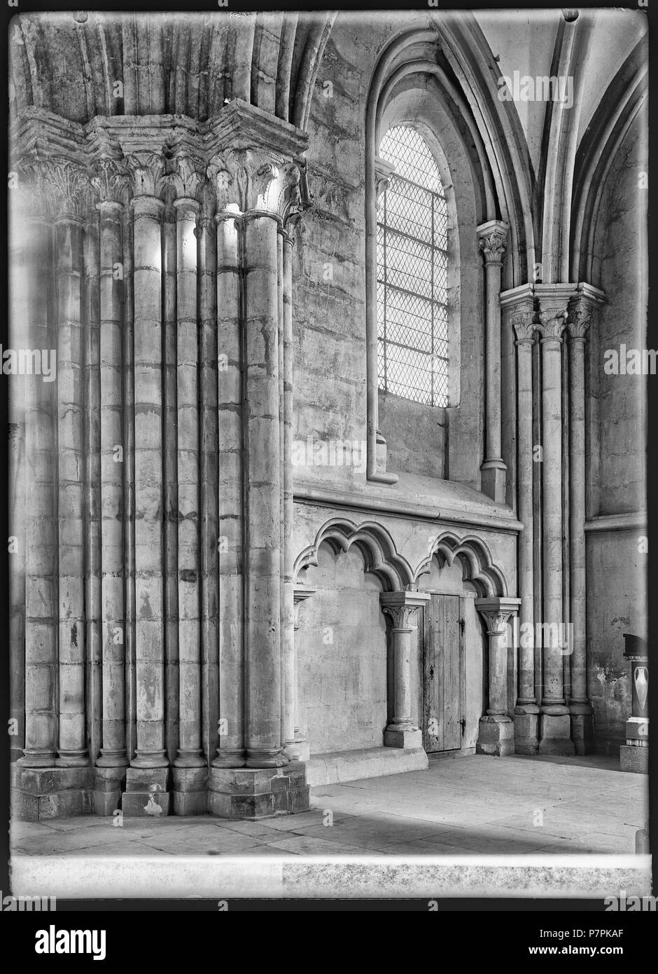 74 CH-NB - Lausanne, la cathédrale protestante Notre-Dame, vue partielle intérieure - Collection Max van Berchem - EAD-7310 Banque D'Images