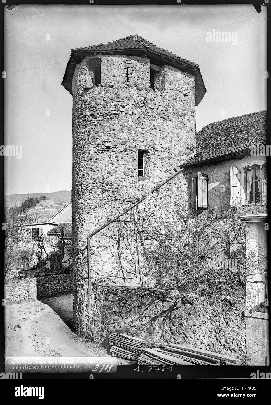 75 CH-NB - Lutry, tour nord du mur d'enceinte, vue d'ensemble extérieure - Collection Max van Berchem - EAD-7326 Banque D'Images