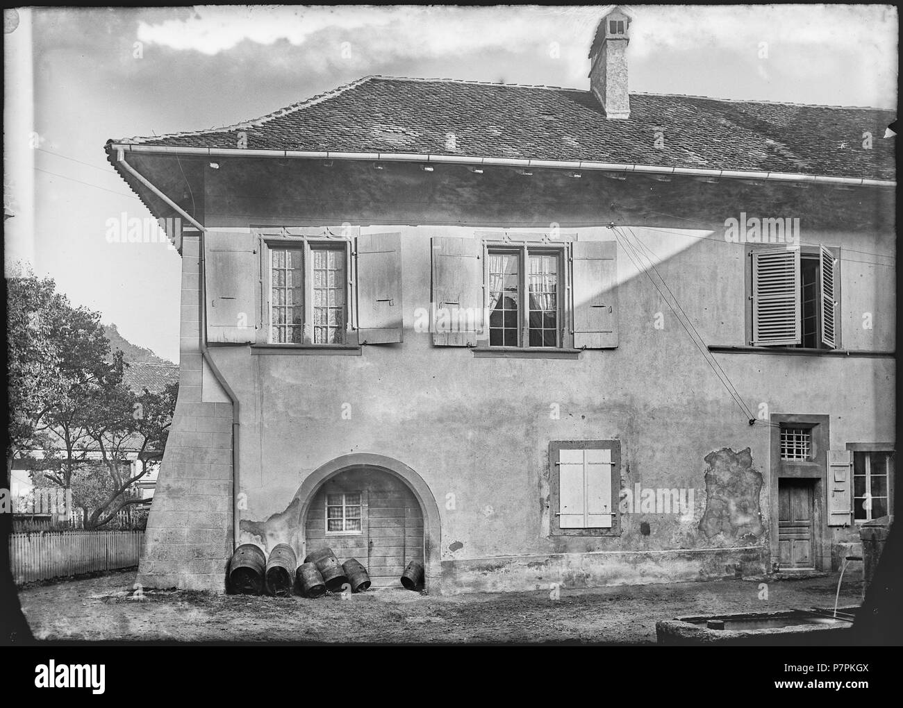 79 CH-NB - Romainmôtier, Maison du Prieur, vue partielle - Collection Max van Berchem - EAD-7453 Banque D'Images