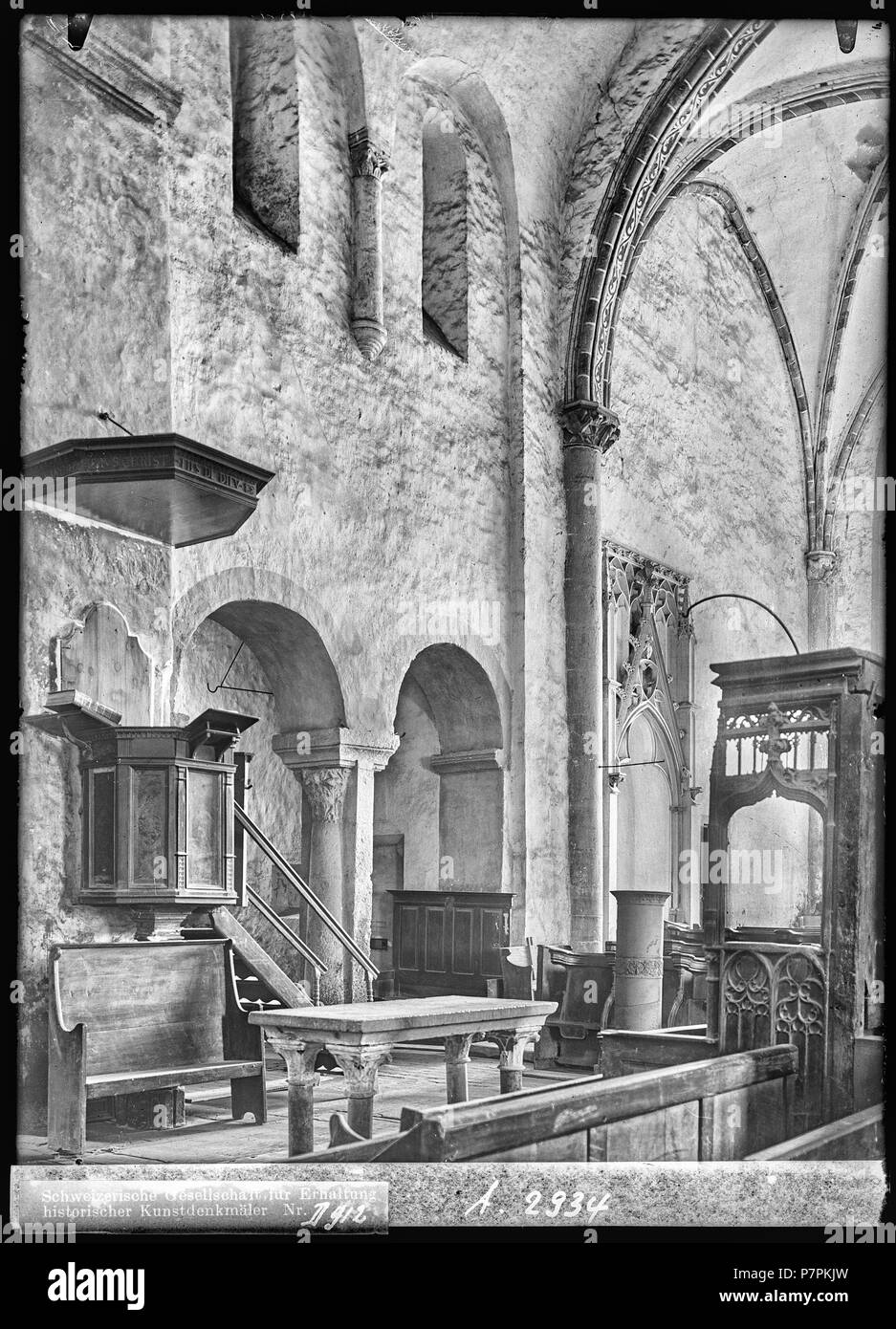 79 CH-NB - Romainmôtier, Abbatiale, choeur, vue partielle intérieure - Collection Max van Berchem - EAD-7502 Banque D'Images