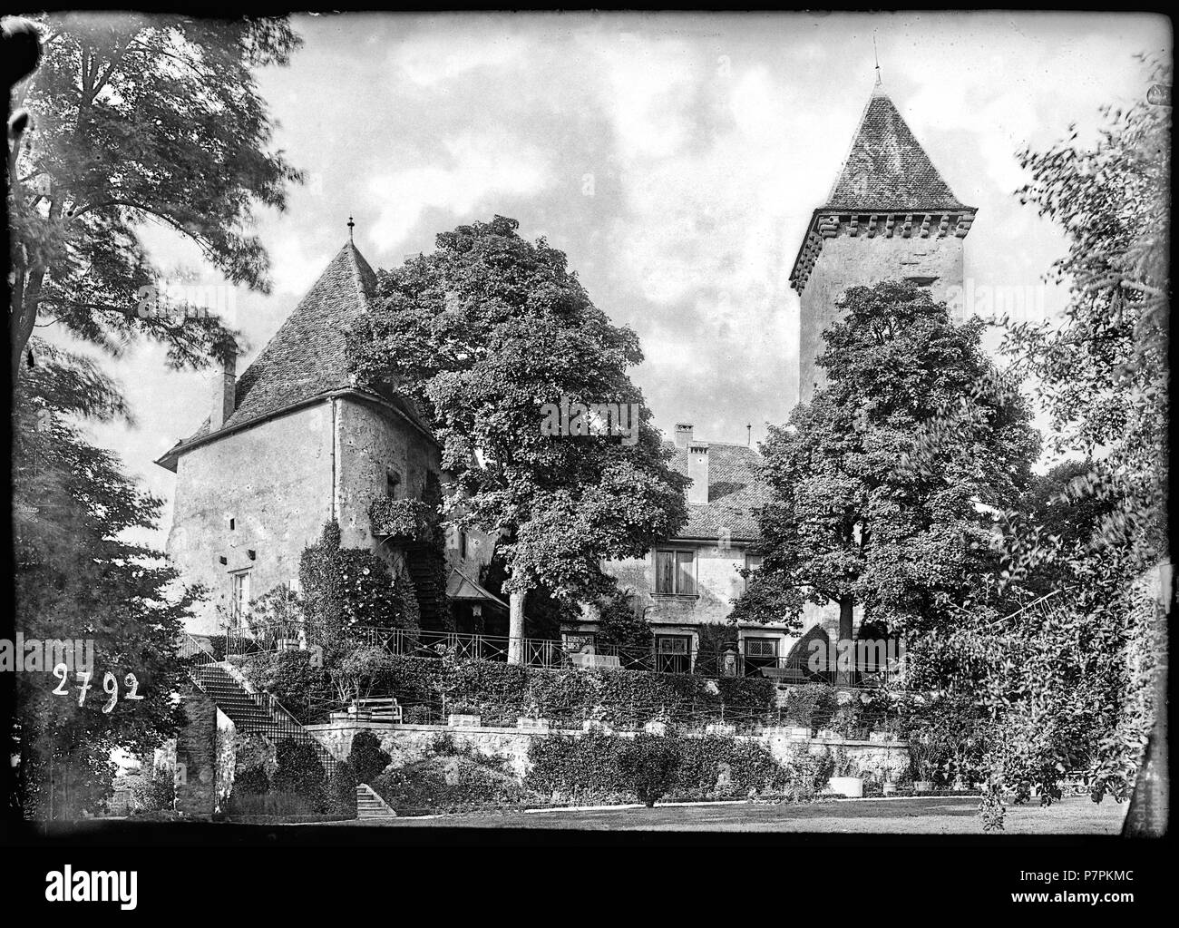 73 CH-NB - La Sarraz, Château, vue partielle - Collection Max van Berchem - EAD-7540 Banque D'Images