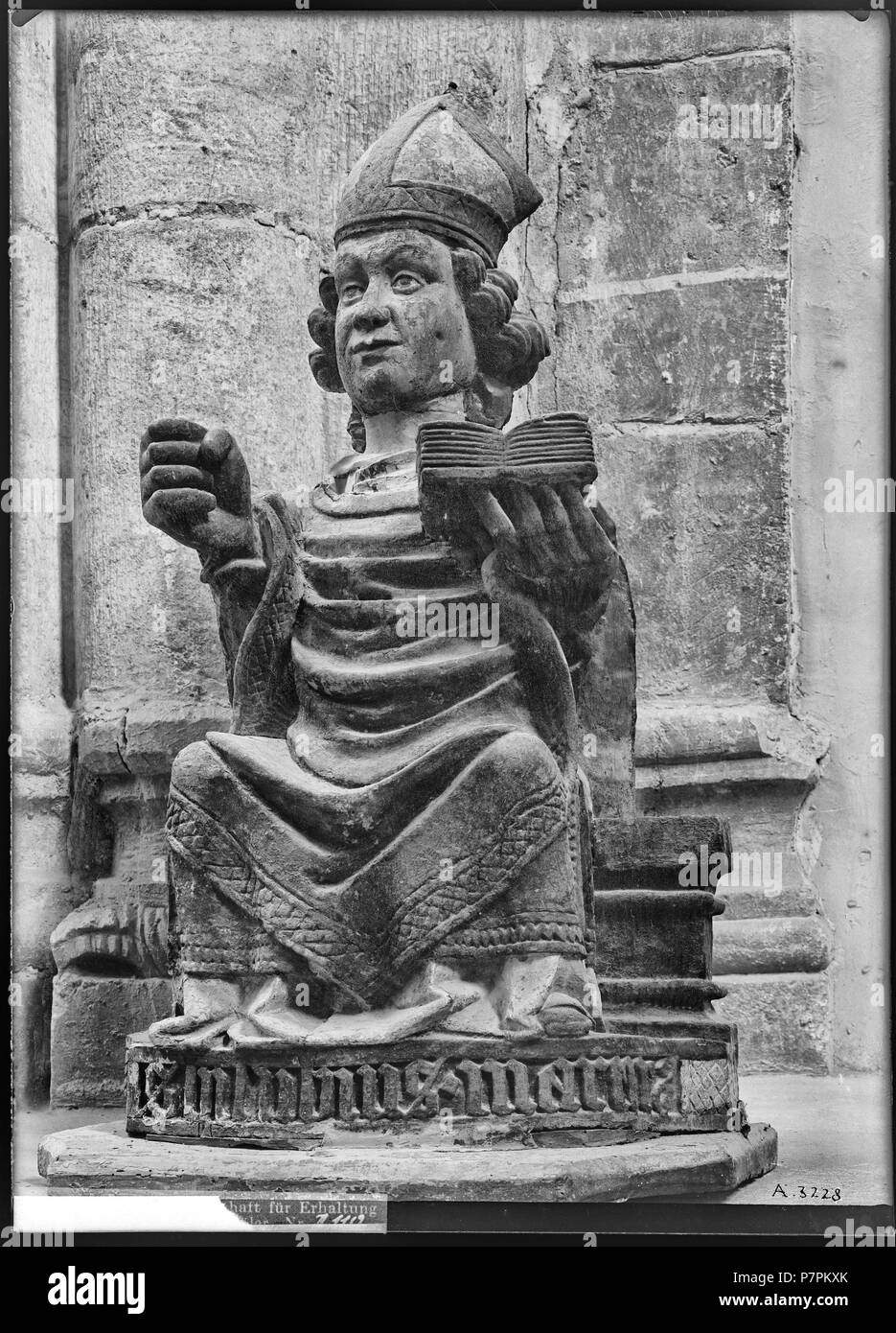 82 CH-NB - Sion, Basilique de Valère, statue, vue d'ensemble - Collection Max van Berchem - EAD-8640 Banque D'Images