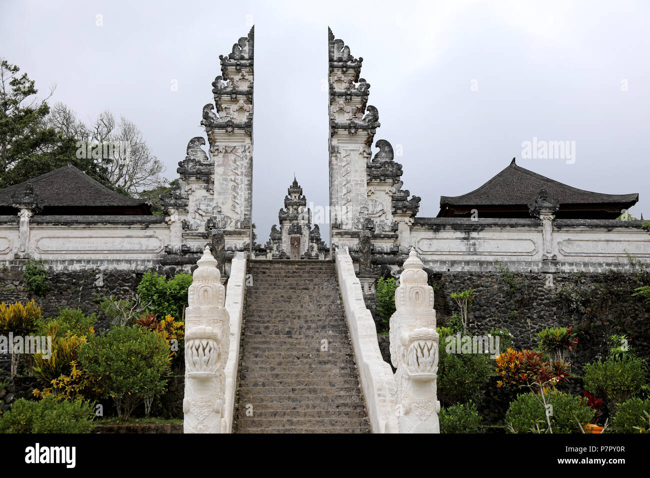 Amlapura, Indonésie - 5 juillet 2018 : vue sur le temple de Lempuyang Luhur dans l'Est de Bali, Indonésie Banque D'Images