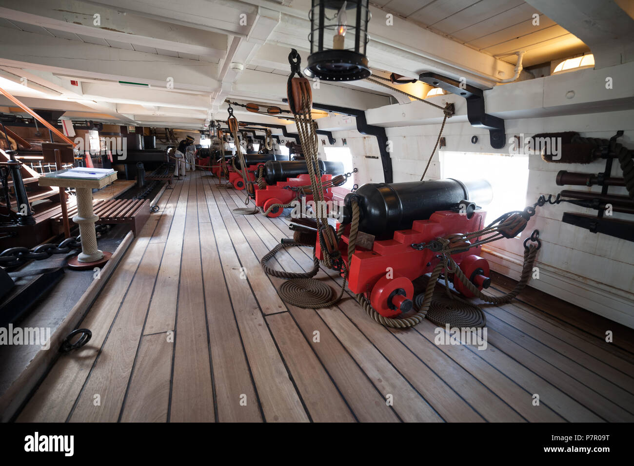 Fragata D. Fernando II e Gloria navire intérieur, pont à canons, 50 canons de la frégate de la Marine Portugaise à Cacilhas, Almada, Portugal, 19e siècle navigation wa Banque D'Images