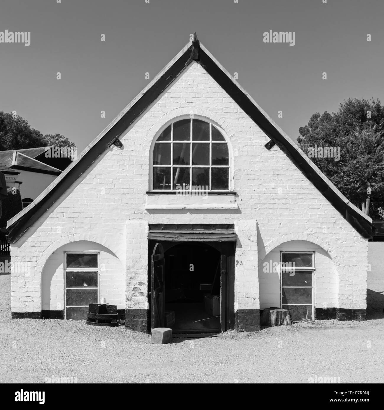 La fin d'une vue sur un hangar à Braunston, Northamptonshire Marina. Il a une apparence semblable à l'église et d'un solide de forme triangulaire. Banque D'Images