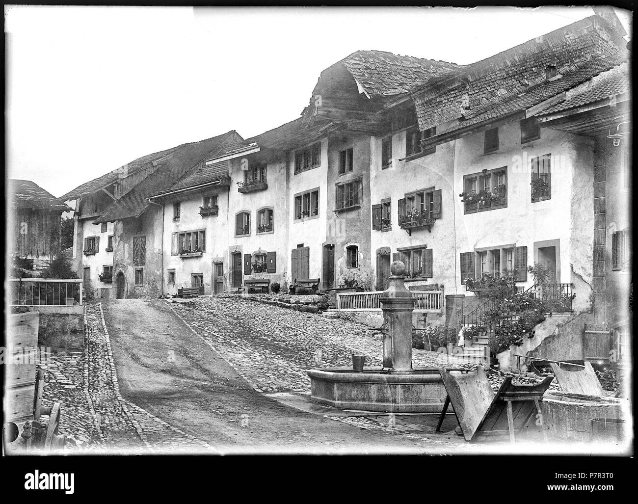 72 CH-NB - Gruyères, vue partielle - Collection Max van Berchem - EAD-6893 Banque D'Images