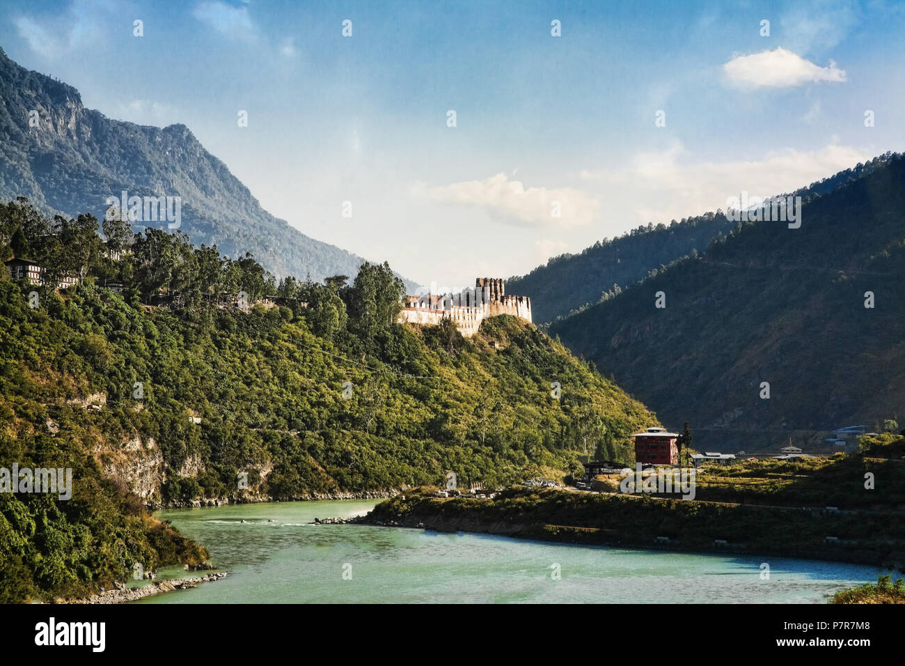 Le Wangdue Phodrang Dzong (forteresse) construit en 1638 sur le Pana Tsang Chhu (rivière). Incendie a détruit la plupart des Dzong en 2012. Le Bhoutan. Banque D'Images