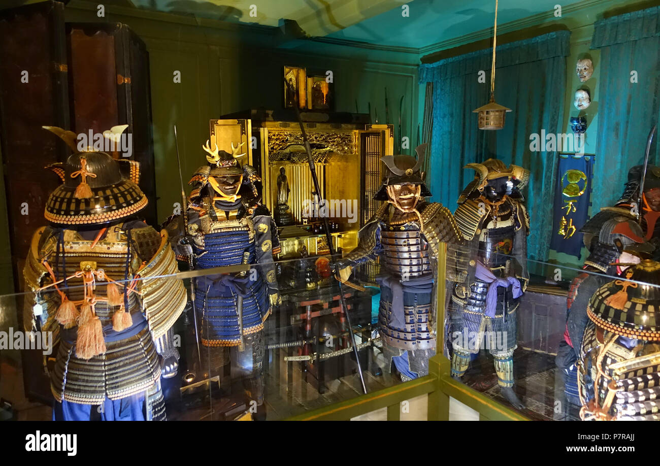 Français : pièce de Snowshill Manor - Gloucestershire, Angleterre. Tous les éléments de cette photographie sont assez vieux pour qu'ils soient dans le . 23 mai 2016, 08:04:41 armure de Samurai 340 - Snowshill Manor - Gloucestershire, Angleterre - DSC09549 Banque D'Images