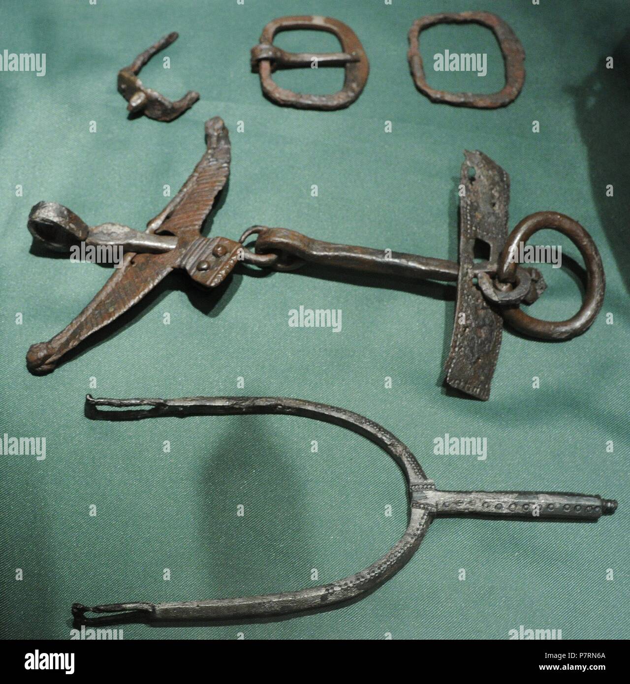 Grave-trouver d'Asak, Skedsmo k., Akershus, 10e siècle. Crampon, 2 boucles, horse-bit. La Norvège. Musée historique. Oslo. La Norvège. Banque D'Images