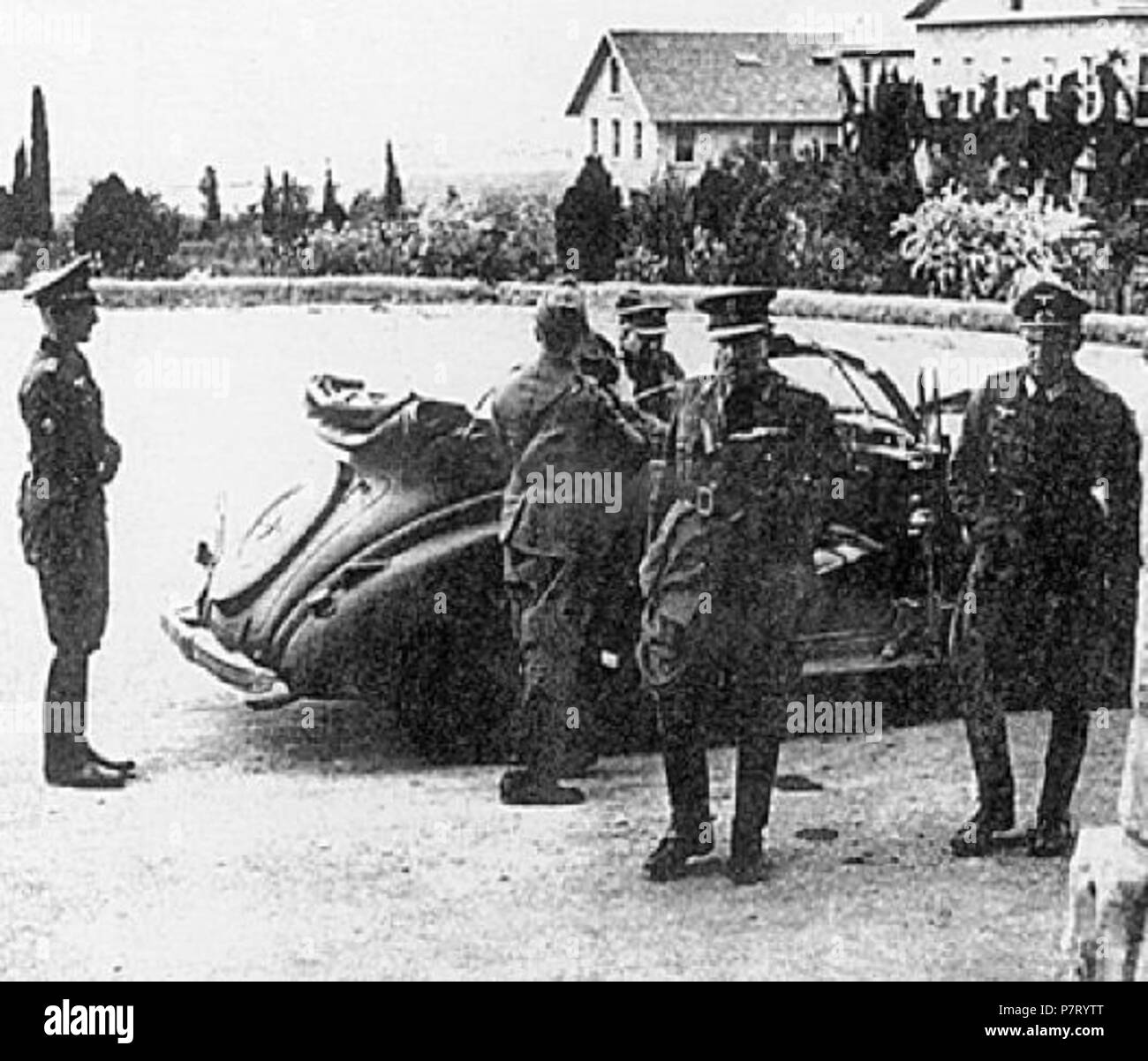 Anglais : général Georgios Tsolakoglou grecque arrive à la Macédoine, l'Anatolie Hall College, à Thessalonique, en avril 1941 à signer la capitulation de l'armée grecque en Épire.  : ¨ 1941, . 21 avril 1941College-SurrenderofAnatolie Grèce Banque D'Images