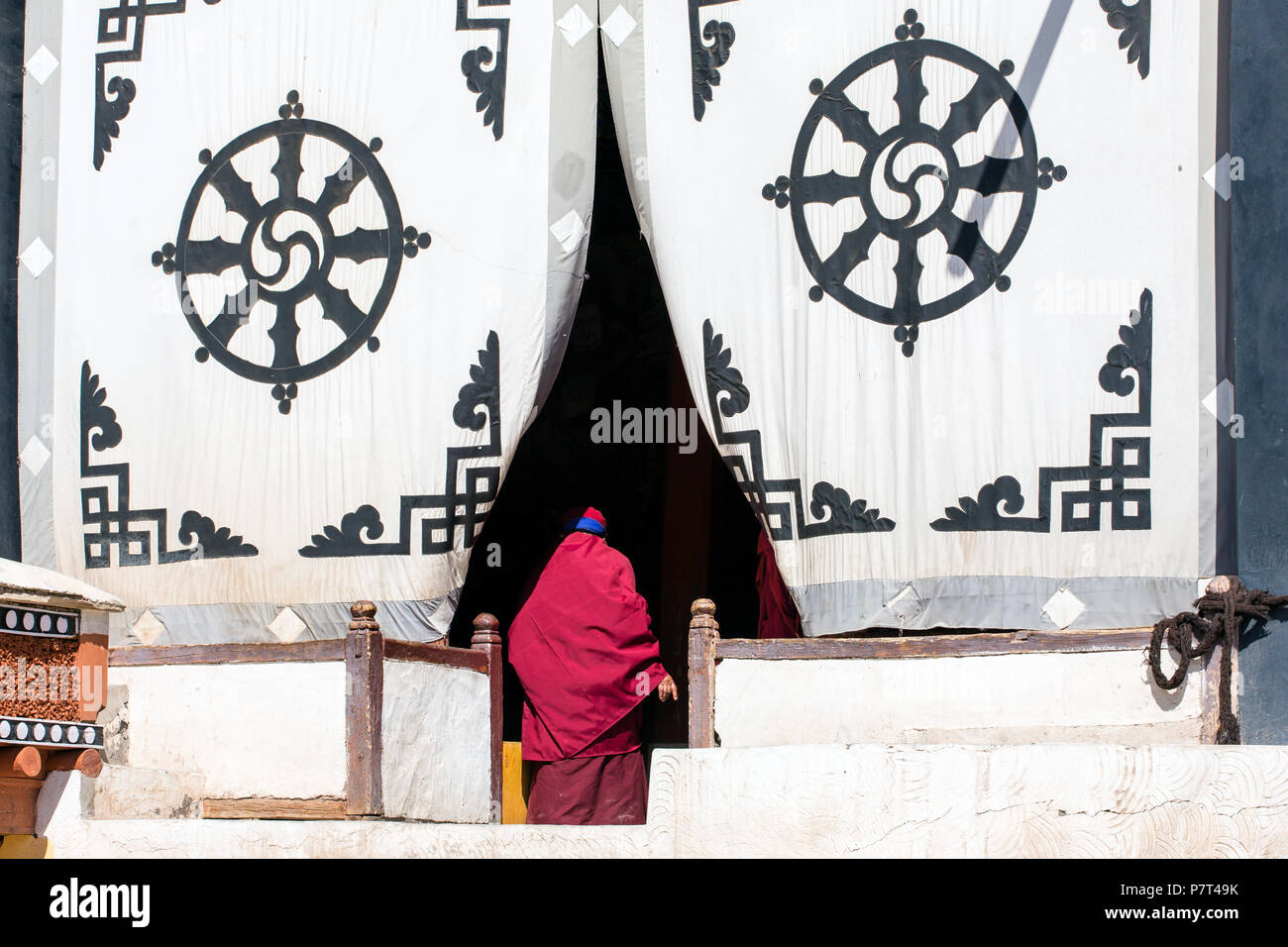 Leh, Inde - Juillet 4, 2017 : Promenades dans les moines non identifiés Hemis gompa. Hemis est un monastère bouddhiste tibétain monastère (Gompa) de la Lignée Drukpa, Banque D'Images