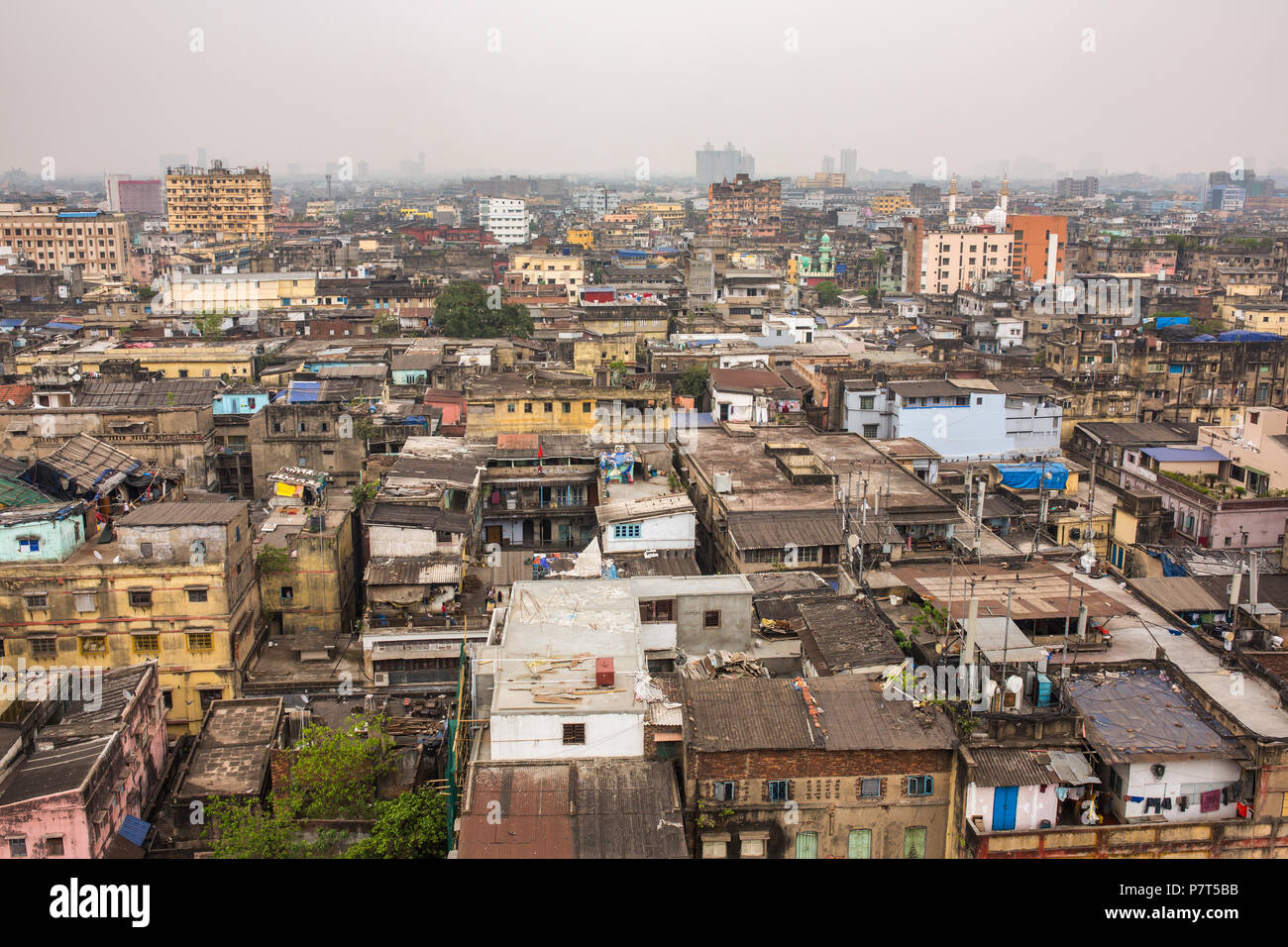 Toits de la ville de Kolkata, Bengale occidental, Inde. Banque D'Images