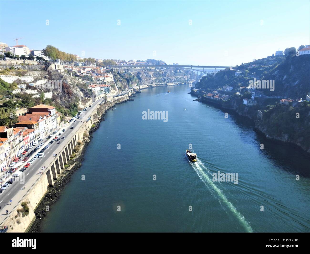 La rivière Duero et le pont : 'Ponte Do Infante'. Le Portugal. Banque D'Images