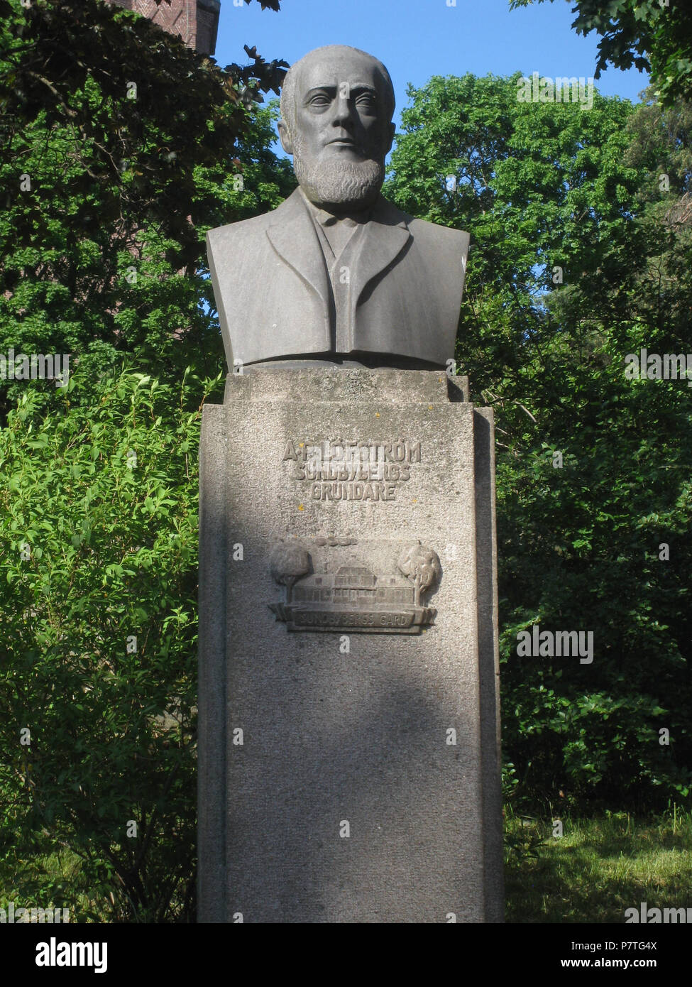 21 Anders Petter Löfström (1944), je byst Sundbyberg, svart granit utförd av Carl Fagerberg, 2018c Banque D'Images