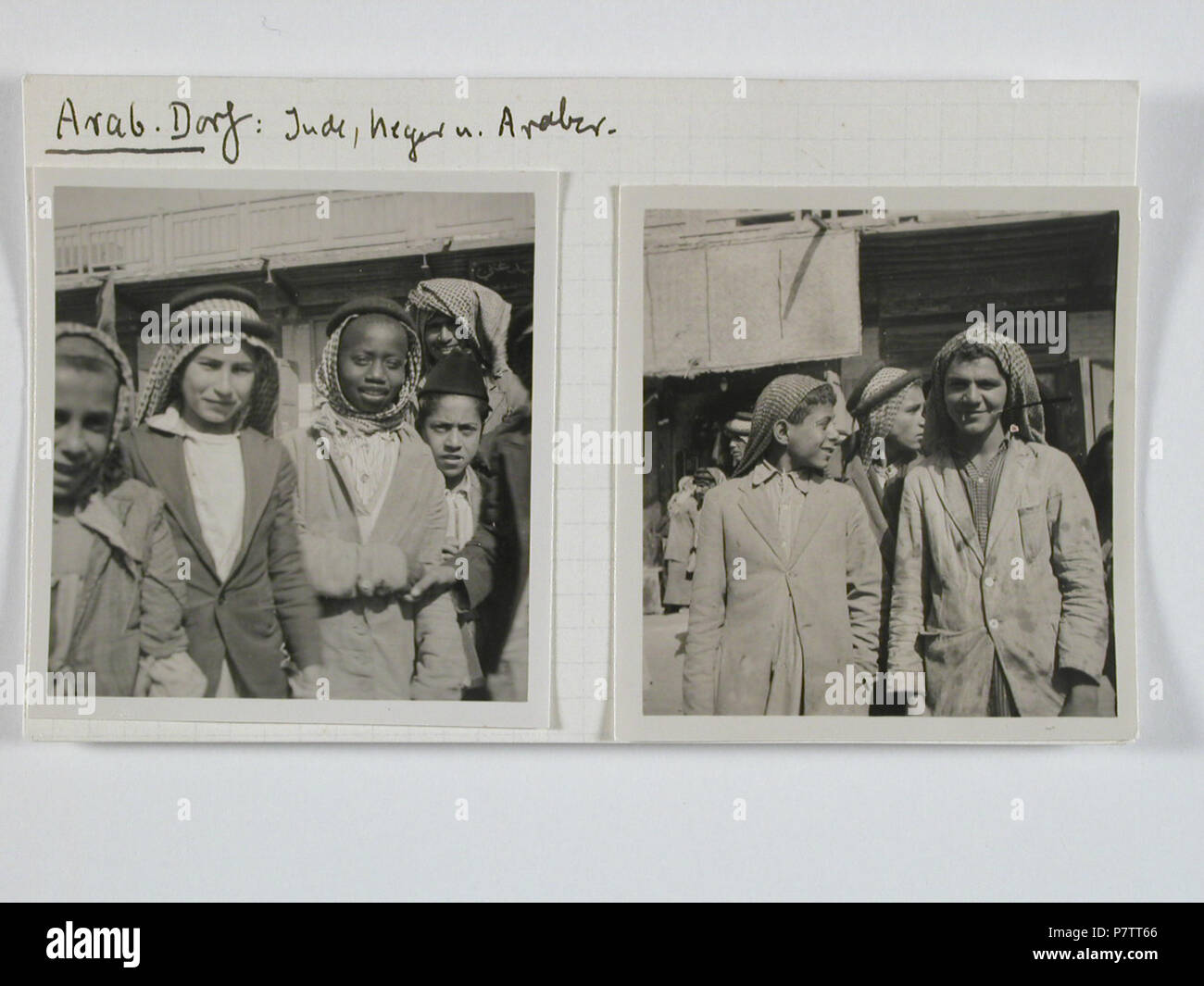 Irak : Strassenszene ; Karteikarte : Gruppenbild Knaben. à partir de 1933 jusqu'à 1934 73 CH-NB - Irak- Strassenszene - Annemarie Schwarzenbach - SLA-Schwarzenbach-A-5-03-096 Banque D'Images