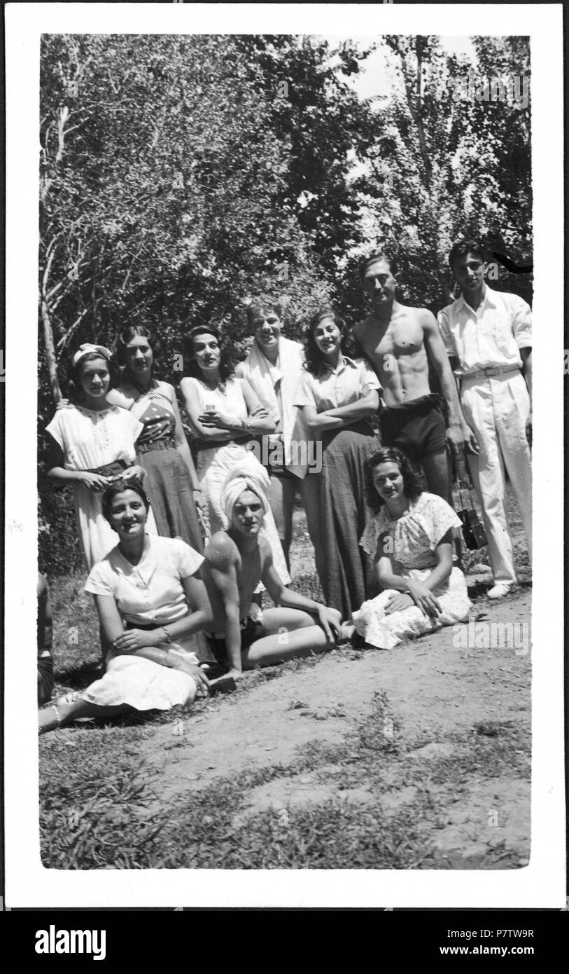 Persien : Menschengruppe ; Gruppenbild. à partir de 1933 jusqu'à 1934 78 CH-NB - Persien- Menschengruppe - Annemarie Schwarzenbach - SLA-Schwarzenbach-A-5-04-020 Banque D'Images