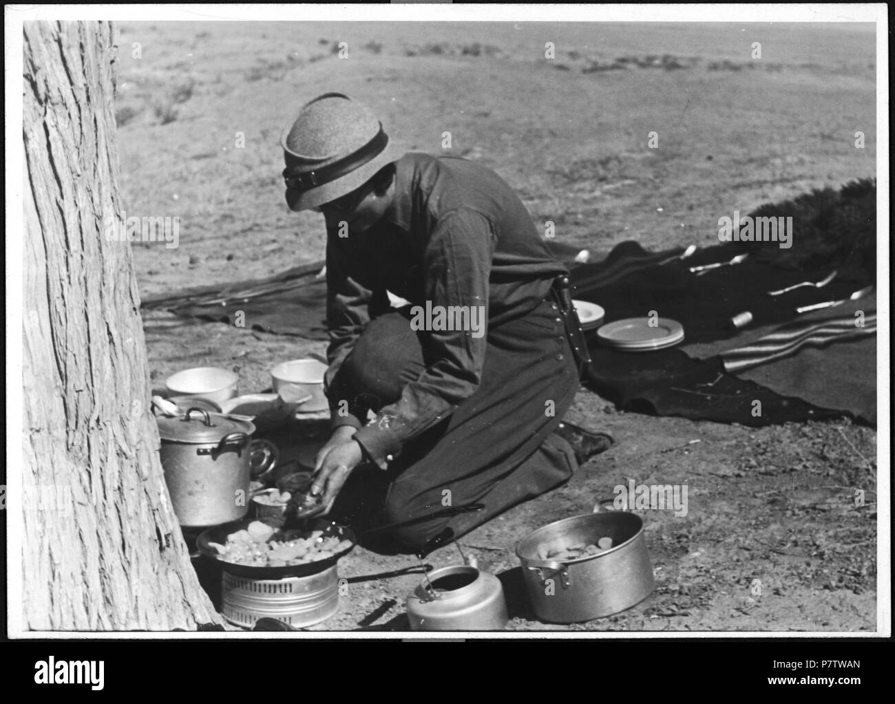 Persien : Reisealltag ; Frau beim Kochen. à partir de 1933 jusqu'à 1934 78 CH-NB - Persien- Reisealltag - Annemarie Schwarzenbach - SLA-Schwarzenbach-A-5-04-044 Banque D'Images