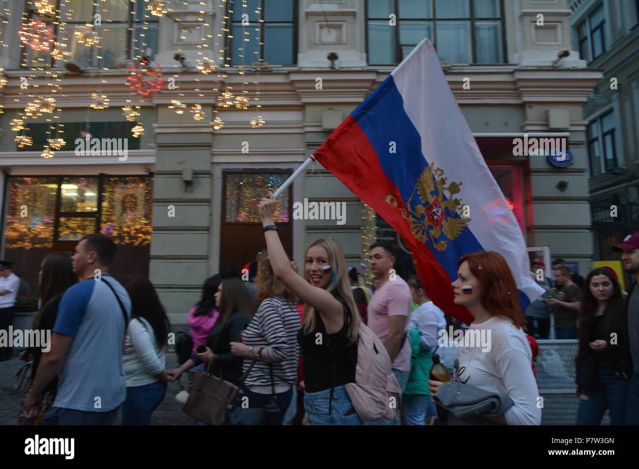 Moscou, Russie. 7 juillet 2018. La Coupe du Monde de 2018 en Russie. Pendant le match des fans russe Russia-Croatia les 1/4 de finales, sur les rues de Moscou. Les fans de football dans les rues de la capitale russe. Crédit : Pavel Kashaev/Alamy Live News Banque D'Images