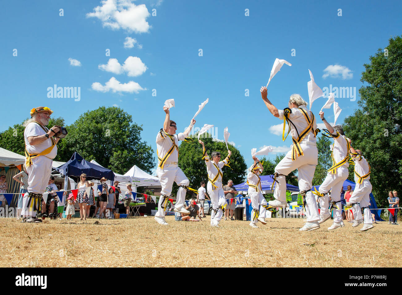 Cheshire, Royaume-Uni. Cheshire, Royaume-Uni. 08 juillet 2018Festival Stockton Heath dans Cheshire, Angleterre, Royaume-Uni, ont tenu leur 11e fete sur le champ d'événements où des centaines de personnes ont bravé la canicule et jouissaient de droits : John Hopkins/Alamy Live News Crédit : John Hopkins/Alamy Live News Banque D'Images