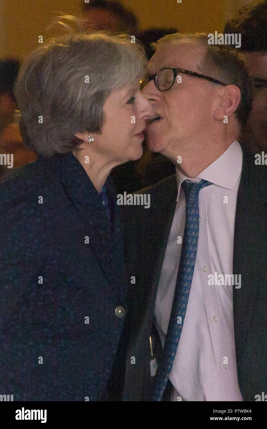 PM Theresa peut quitte Downing Street, London, UK comprend : PM Theresa May, Philip Mai Où : London, England, United Kingdom Quand : 06 Juin 2018 Crédit : Wheatley/WENN Banque D'Images