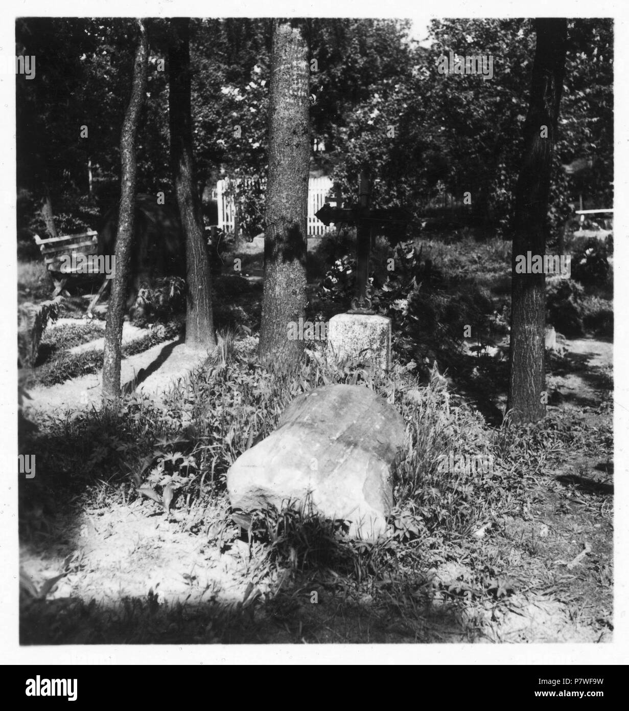 Estland, Valk/Marche (NETTUNO) : Friedhof ; Gräber. 1937 70 CH-NB - Estland, Valk-Walk (NETTUNO)- Friedhof - Annemarie Schwarzenbach - SLA-Schwarzenbach-A-5-16-139 Banque D'Images