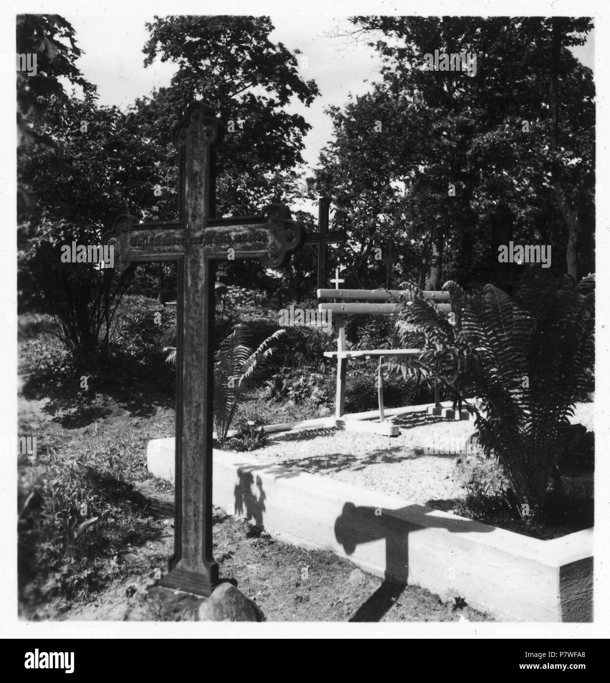 Estland, Valk/Marche (NETTUNO) : Friedhof ; Gräber. 1937 70 CH-NB - Estland, Valk-Walk (NETTUNO)- Friedhof - Annemarie Schwarzenbach - SLA-Schwarzenbach-A-5-16-138 Banque D'Images