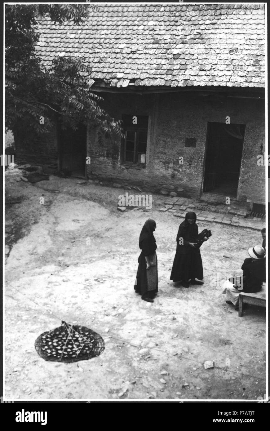 Georgien, Tiflis : Nonnen ; Nonnen bei der Arbeit. à partir de 1933 jusqu'à 1934 72 CH-NB - Georgien, Tiflis- Nonnen - Annemarie Schwarzenbach - SLA-Schwarzenbach-A-5-04-262 Banque D'Images