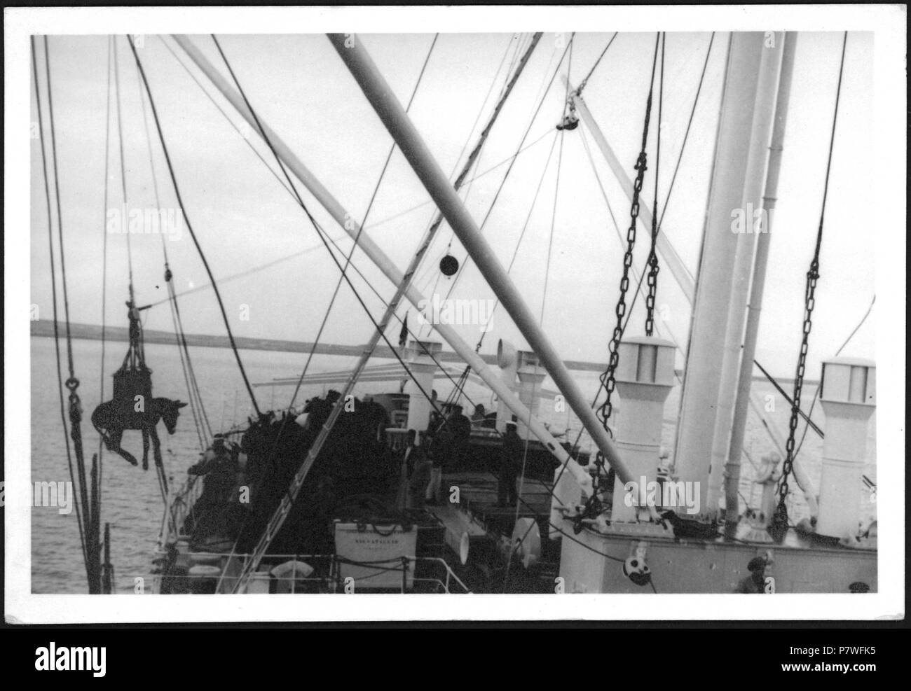 Gerusalemme (Schiffsname) : ; Schiff Schiff beim Beladen. à partir de 1933 jusqu'à 1934 72 CH-NB - Gerusalemme (Schiffsname)- Schiff - Annemarie Schwarzenbach - SLA-Schwarzenbach-A-5-02-258 Banque D'Images