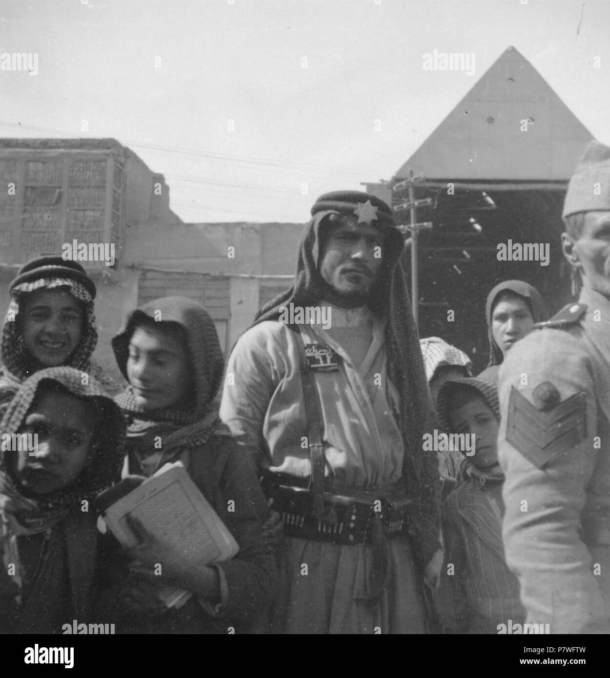 L'Irak, An Nadjaf (Nedjef) : Polizist ; Polizist. à partir de 1933 jusqu'à 1934 72 CH-NB - Irak, An Nadjaf (Nedjef)- Polizist - Annemarie Schwarzenbach - SLA-Schwarzenbach-A-5-03-157 Banque D'Images